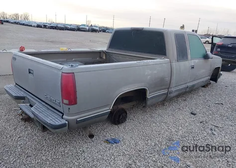 1998 Chevrolet C1500 Fleetside z USA, uszkodzony, nr VIN 2GCEC19R3W1137824